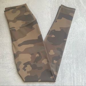 ALO Yoga Camouflage Leggings - Brown and Tan